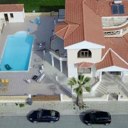 Larnaca Mansion Ideal For 3 Families Or More Buitenkant foto