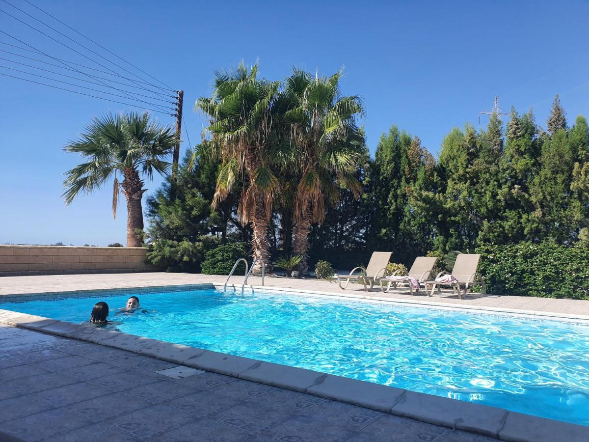 Larnaca Mansion Ideal For 3 Families Or More Buitenkant foto