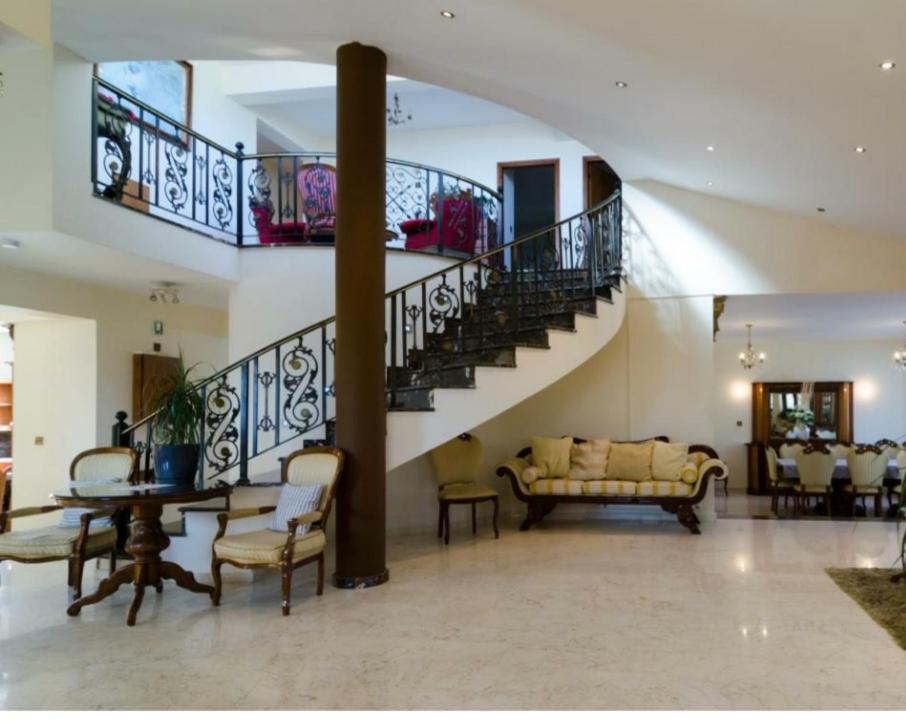 Larnaca Mansion Ideal For 3 Families Or More Buitenkant foto