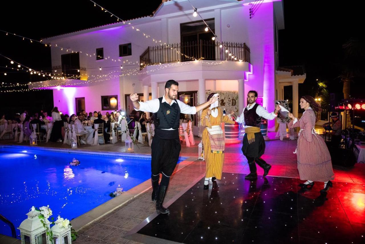 Larnaca Mansion Ideal For 3 Families Or More Buitenkant foto