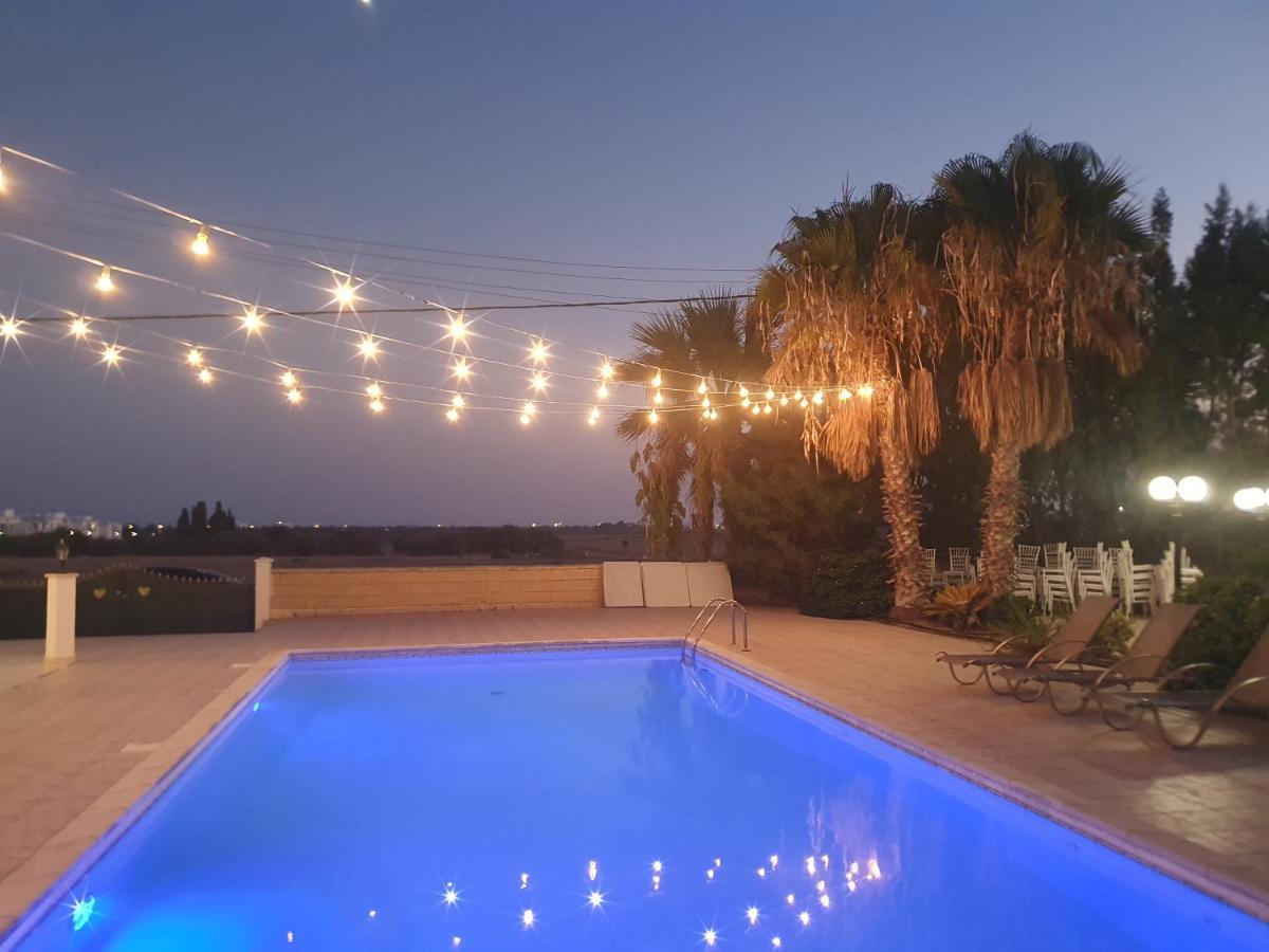 Larnaca Mansion Ideal For 3 Families Or More Buitenkant foto