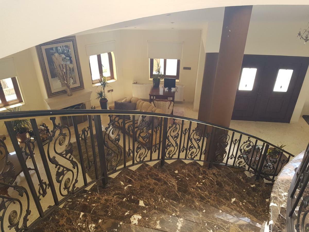 Larnaca Mansion Ideal For 3 Families Or More Buitenkant foto
