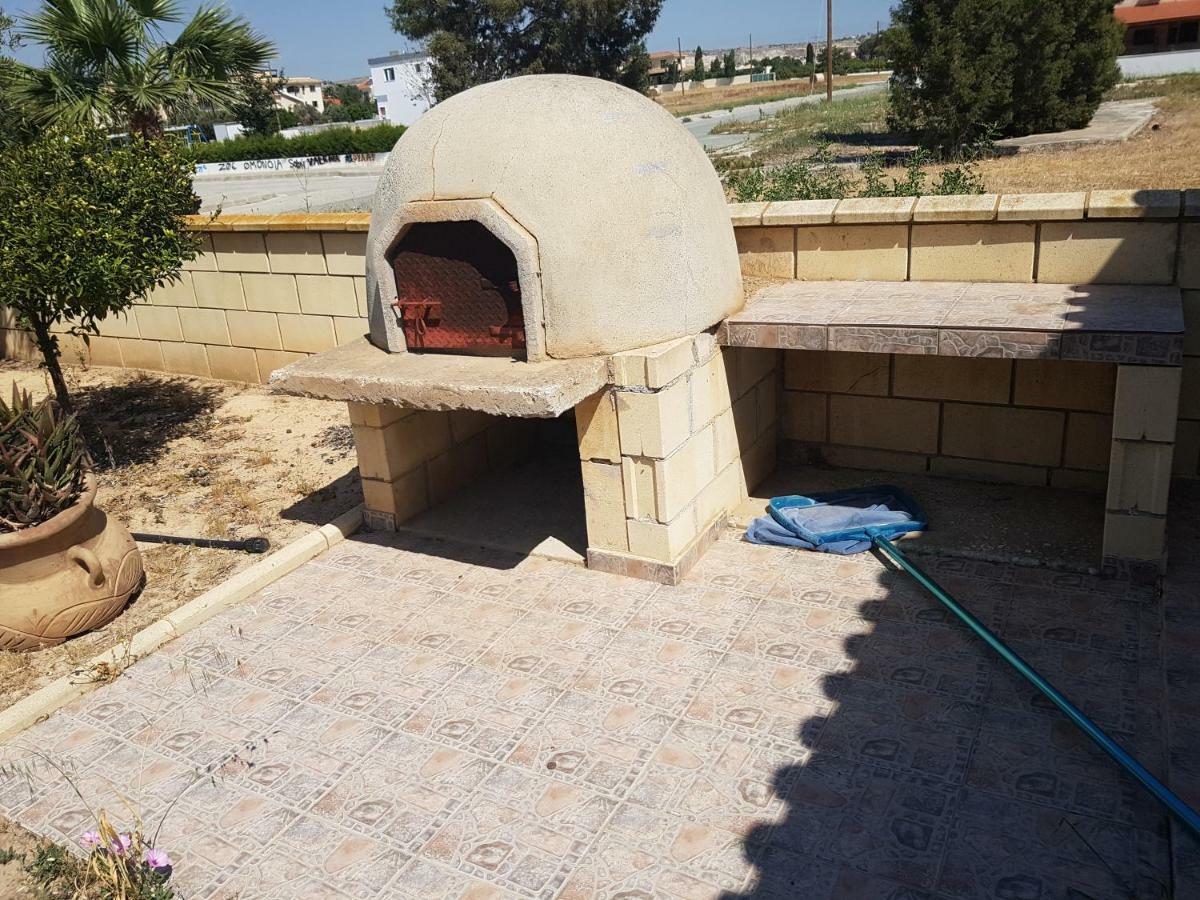 Larnaca Mansion Ideal For 3 Families Or More Buitenkant foto