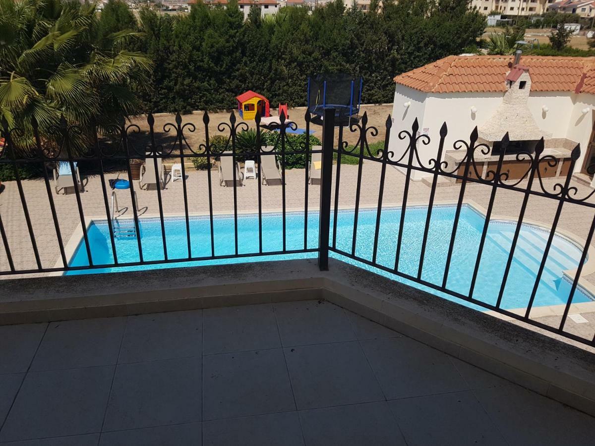 Larnaca Mansion Ideal For 3 Families Or More Buitenkant foto