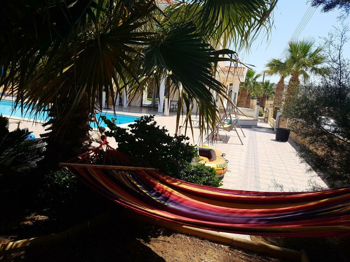 Larnaca Mansion Ideal For 3 Families Or More Buitenkant foto