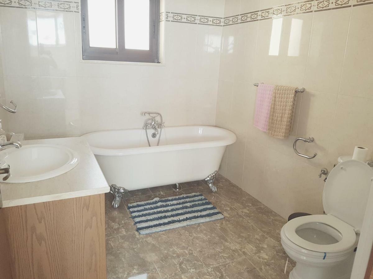 Larnaca Mansion Ideal For 3 Families Or More Buitenkant foto