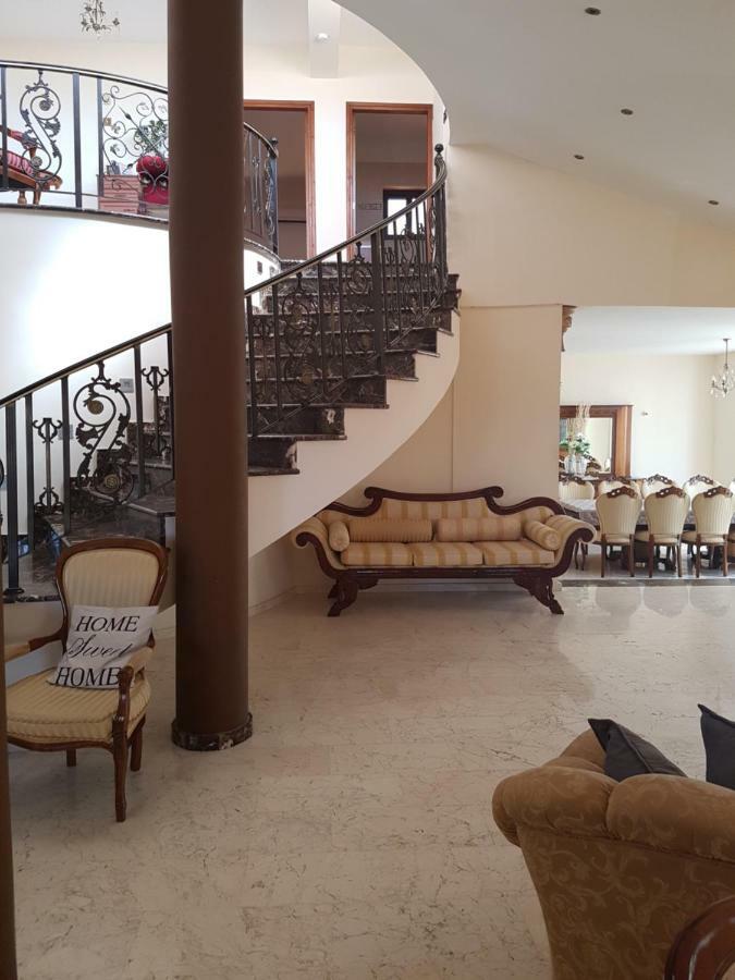 Larnaca Mansion Ideal For 3 Families Or More Buitenkant foto