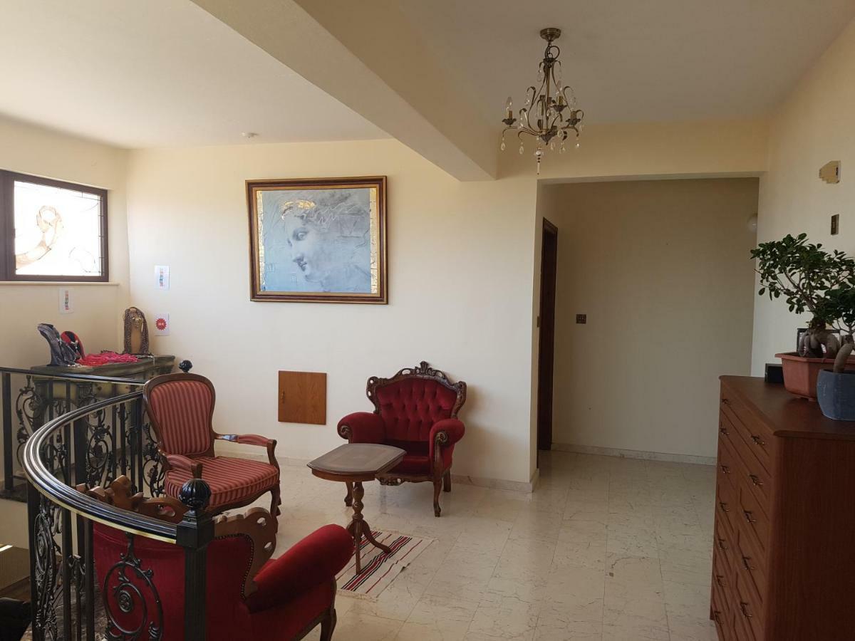 Larnaca Mansion Ideal For 3 Families Or More Buitenkant foto