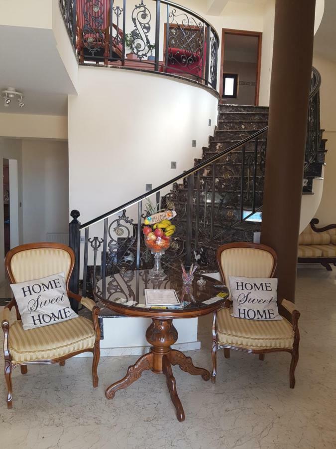 Larnaca Mansion Ideal For 3 Families Or More Buitenkant foto