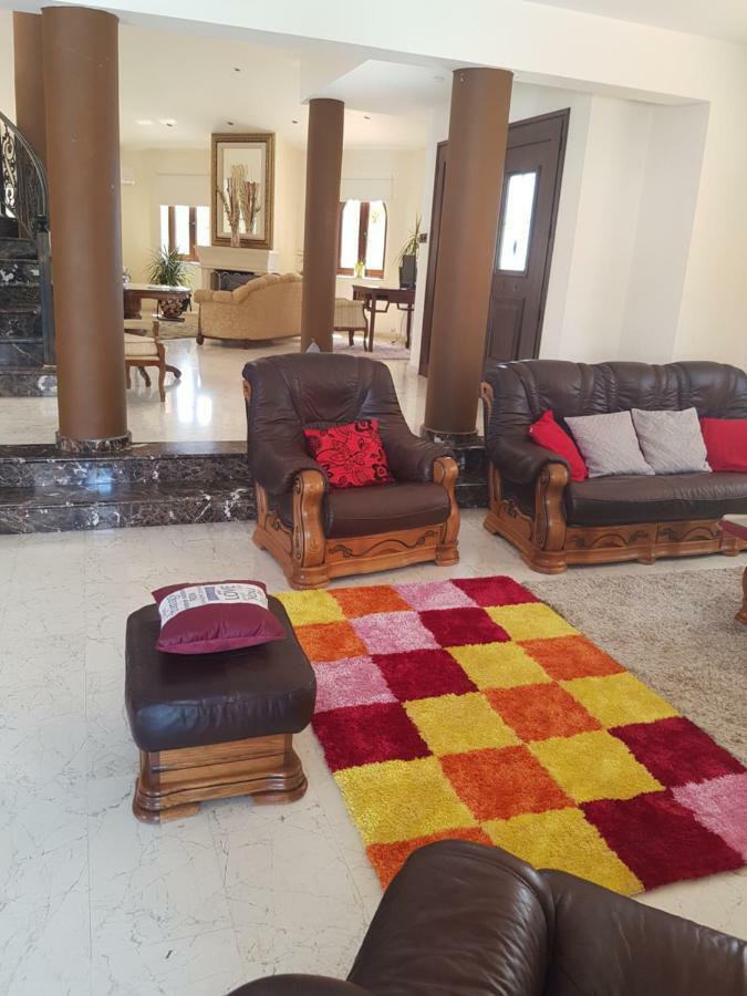Larnaca Mansion Ideal For 3 Families Or More Buitenkant foto