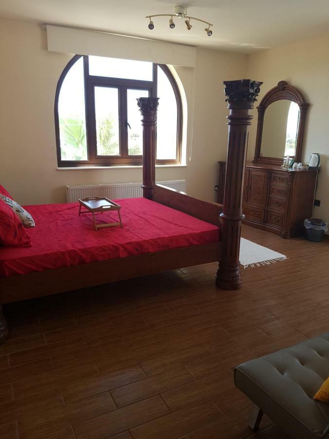 Larnaca Mansion Ideal For 3 Families Or More Buitenkant foto