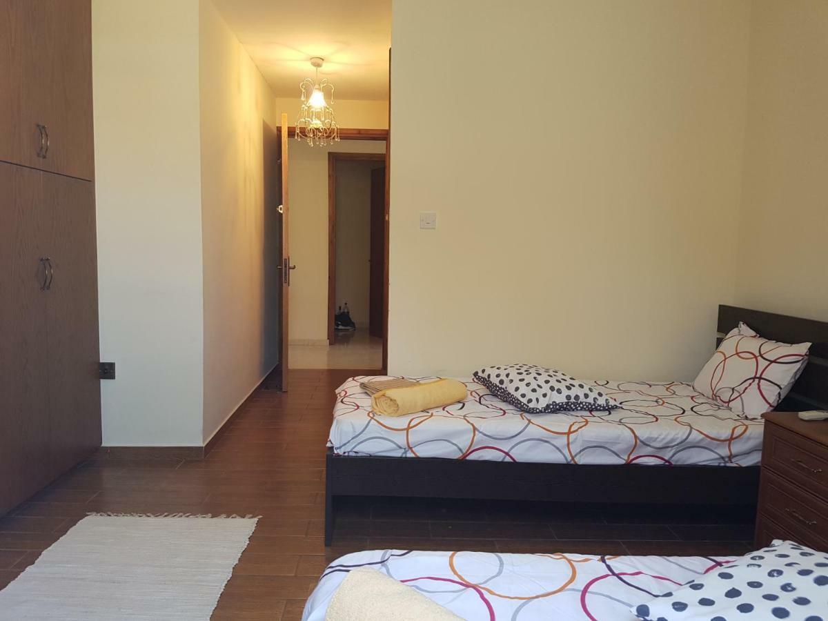 Larnaca Mansion Ideal For 3 Families Or More Buitenkant foto