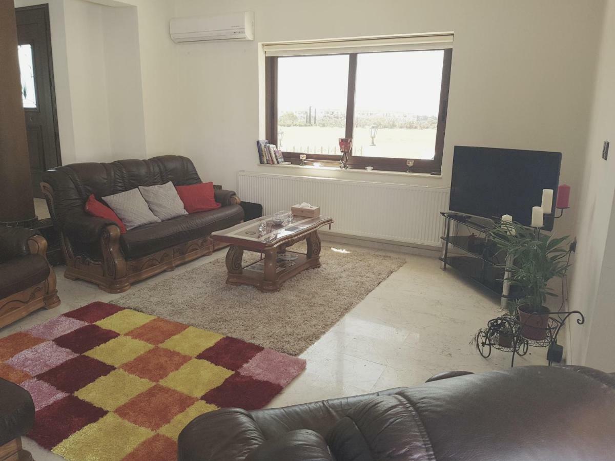 Larnaca Mansion Ideal For 3 Families Or More Buitenkant foto