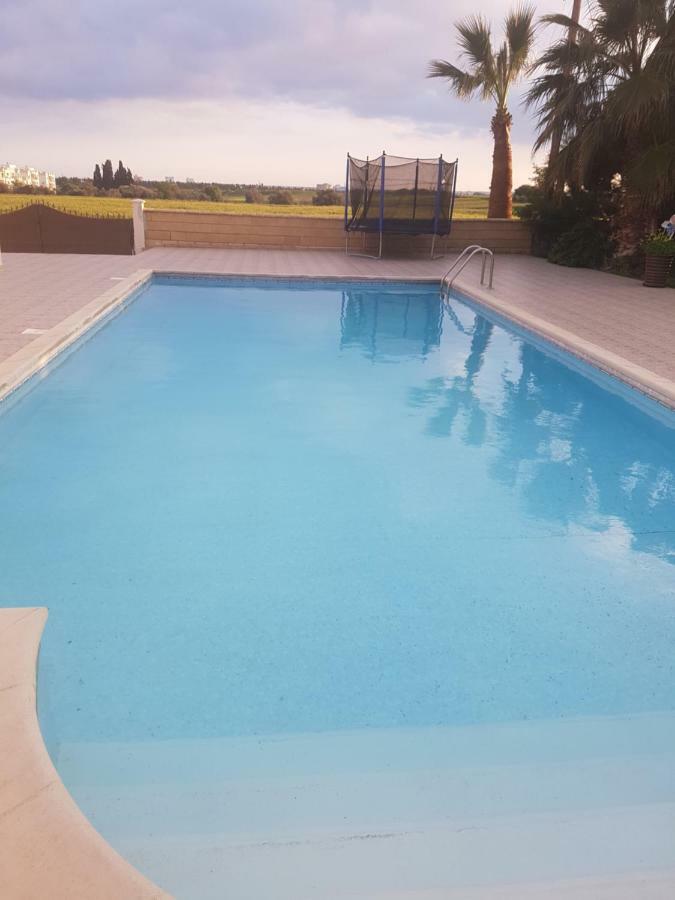 Larnaca Mansion Ideal For 3 Families Or More Buitenkant foto