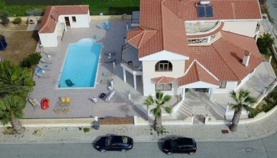 Larnaca Mansion Ideal For 3 Families Or More Buitenkant foto